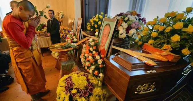 what does a buddhist funeral look like