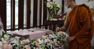 what does a buddhist funeral look like