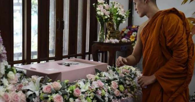 what does a buddhist funeral look like
