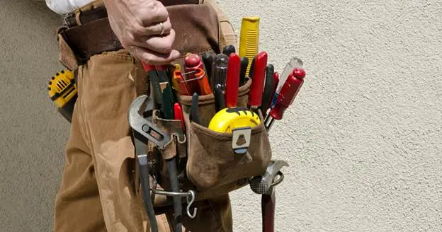 is residential or commercial electrician better