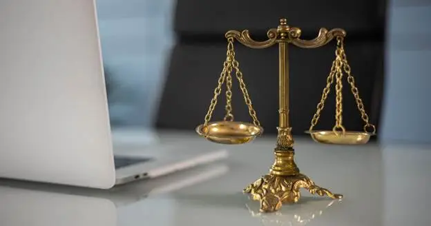 What is an internet lawyer